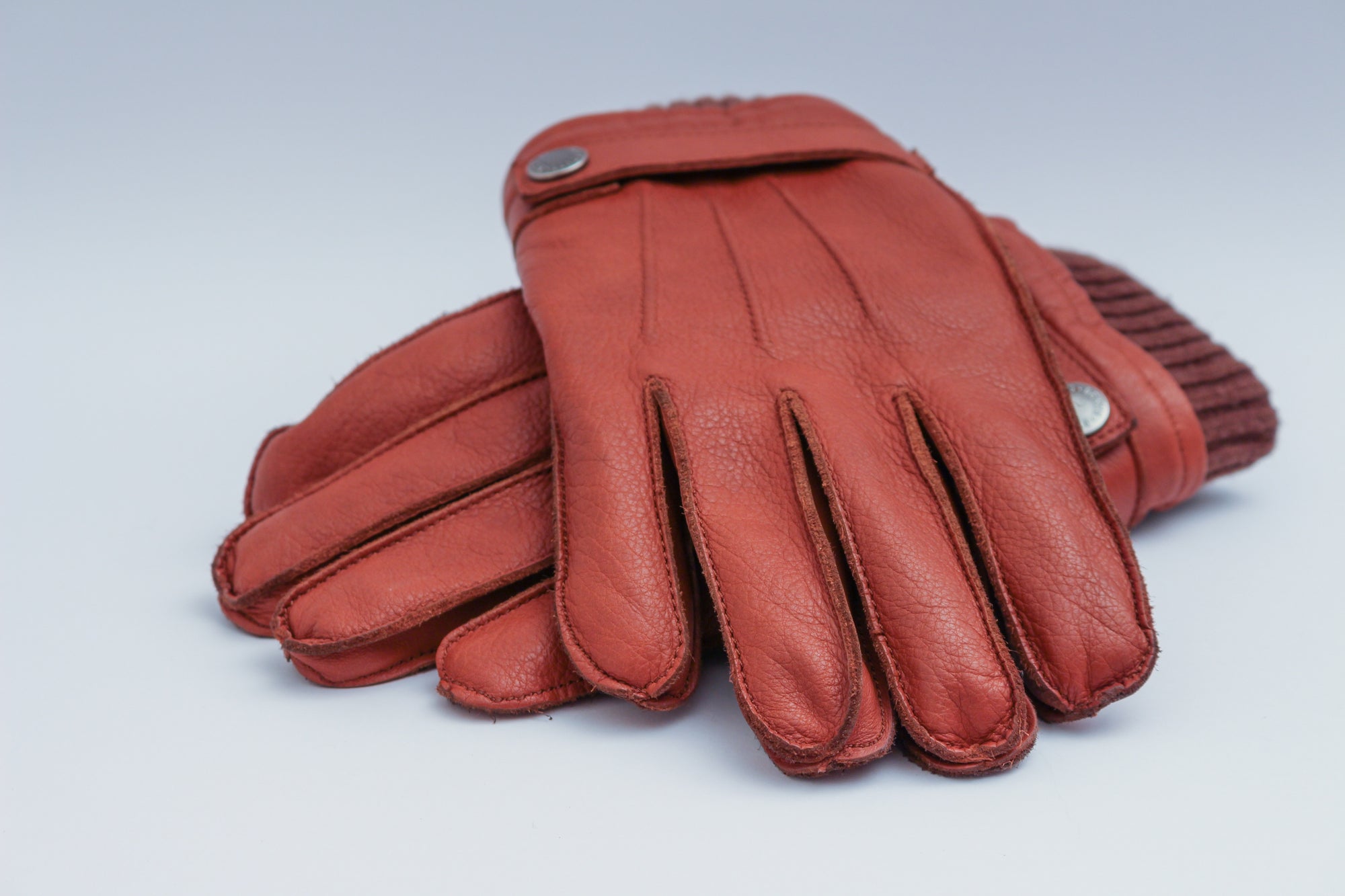 If you’re still searching for that perfect present, check out why gloves are the best choice this year.